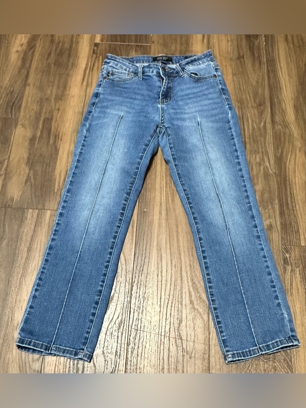 Judy Blue Women’s Front Pintuck Seam Straight Leg Medium Wash Jeans 7/28